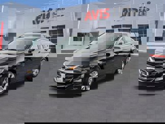 Used 2023 Chevrolet Malibu LT image 1