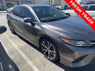 Used 2020 Toyota Camry SE image 1