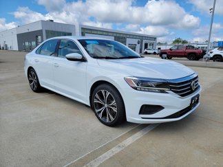 Certified 2022 Volkswagen Passat 2.0T SE image 1