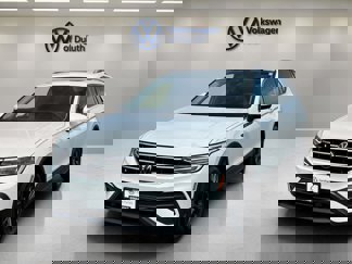 Certified 2024 Volkswagen Tiguan SE image 1