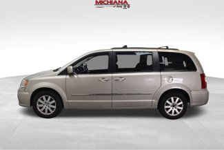 Used 2016 Chrysler Town & Country Touring image 1