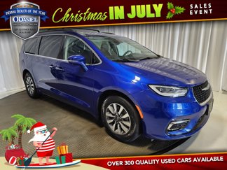 Used 2021 Chrysler Pacifica Touring-L image 1