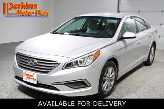 Used 2017 Hyundai Sonata SE image 1