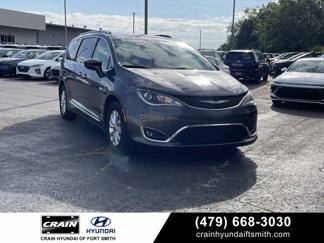 Used 2019 Chrysler Pacifica Touring-L image 1