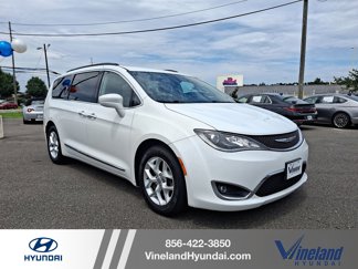Used 2017 Chrysler Pacifica Touring-L w/ Tire & Wheel Group image 1
