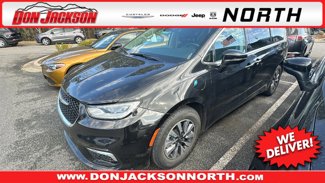 Used 2022 Chrysler Pacifica Touring-L w/ Uconnect Theater Family Group image 1