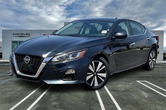 Used 2022 Nissan Altima 2.5 SV image 1