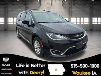 Used 2017 Chrysler Pacifica Touring-L image 1