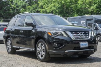 Used 2019 Nissan Pathfinder SV image 1