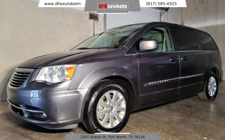 Used 2016 Chrysler Town & Country Touring image 1