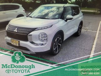 Used 2023 Mitsubishi Outlander SE image 1