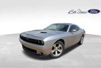 Used 2018 Dodge Challenger SXT image 1