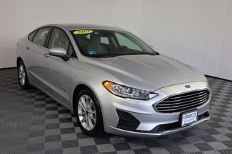 Used 2019 Ford Fusion SE image 1