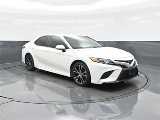 Used 2020 Toyota Camry SE image 1