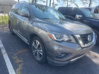 Used 2017 Nissan Pathfinder Platinum image 1