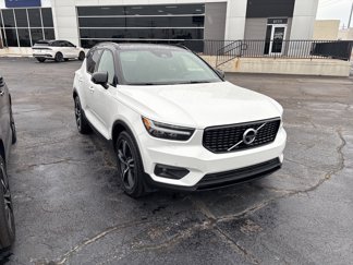 Used 2021 Volvo XC40 T5 R-Design w/ Advanced Package image 1