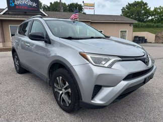 Used 2018 Toyota RAV4 LE image 1