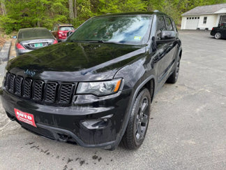 Used 2019 Jeep Grand Cherokee Laredo image 1