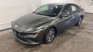 Used 2024 Hyundai Elantra SEL image 1