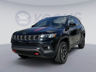 Used 2024 Jeep Compass Trailhawk image 1