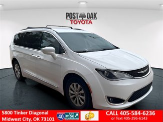 Used 2017 Chrysler Pacifica Touring-L image 1