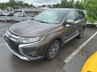 Used 2017 Mitsubishi Outlander SE image 1