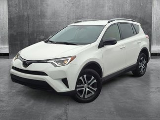 Used 2018 Toyota RAV4 LE image 1