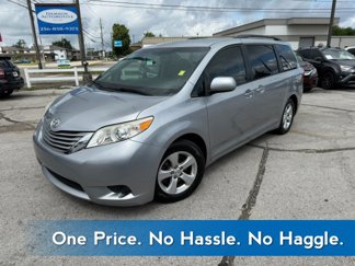 Used 2015 Toyota Sienna LE image 1