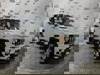 Used 2019 Jeep Renegade Latitude w/ Cold Weather Group image 1