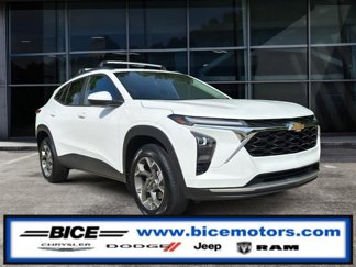 Used 2024 Chevrolet Trax LT w/ Driver Confidence Package image 1
