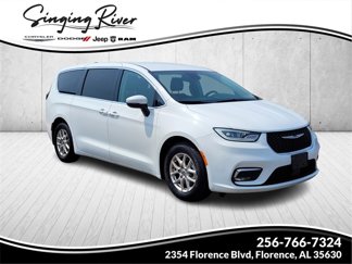 Used 2023 Chrysler Pacifica Touring-L image 1