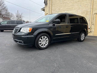 Used 2016 Chrysler Town & Country Touring image 1