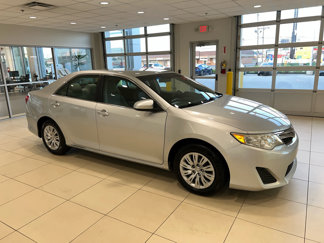Used 2013 Toyota Camry LE image 1