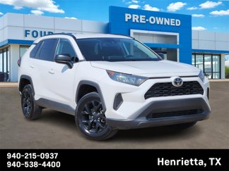 Used 2021 Toyota RAV4 LE image 1