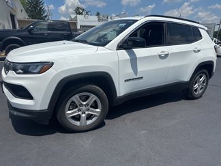 Used 2023 Jeep Compass Latitude image 1