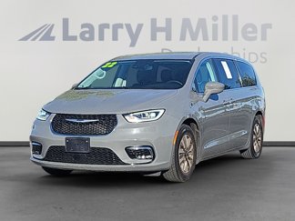 Certified 2022 Chrysler Pacifica Touring-L image 1