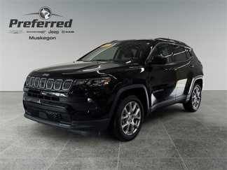 Used 2022 Jeep Compass Latitude image 1