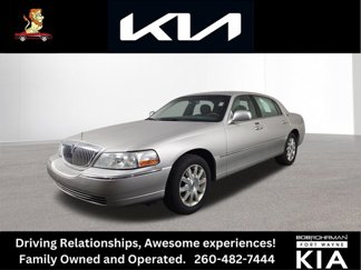 Used 2008 Lincoln Town Car Signature Limited image 1