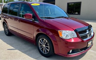Used 2017 Dodge Grand Caravan SXT image 1