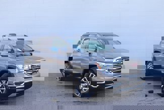 Used 2019 GMC Acadia SLE image 1