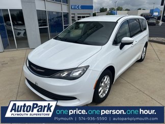 Used 2020 Chrysler Voyager LX image 1
