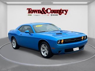 Certified 2023 Dodge Challenger SXT image 1