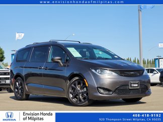 Used 2020 Chrysler Pacifica Touring-L w/ S Appearance Package image 1