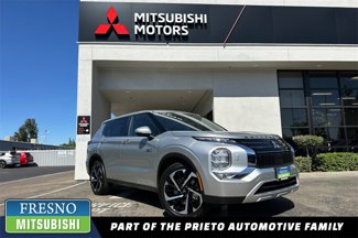 New 2025 Mitsubishi Outlander SE image 1