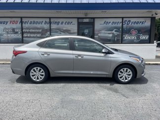 Certified 2022 Hyundai Accent SE image 1