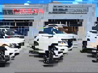 Used 2020 Nissan Pathfinder SL image 1