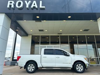 Used 2018 Nissan Titan SV image 1