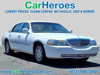 Used 2010 Lincoln Town Car Signature Limited image 1