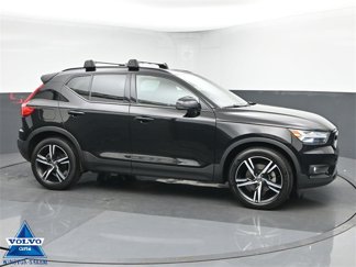 Used 2021 Volvo XC40 T5 R-Design image 1