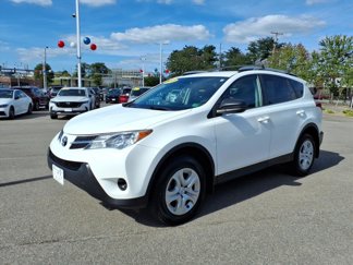 Used 2015 Toyota RAV4 LE video 1